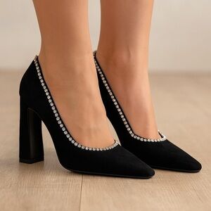 Fortuna Valentino Pointed Toe Suede Pumps – Black & White
